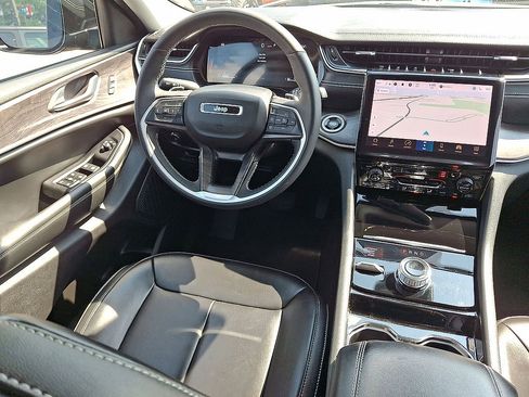 Certified 2023 Jeep Grand Cherokee L Limited AWD/4WD image 15