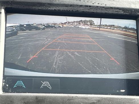 Used 2018 Chevrolet Equinox LT FWD image 26