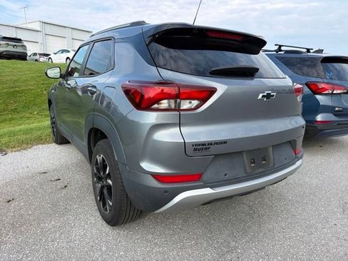 Used 2021 Chevrolet TrailBlazer LT w/ Convenience Package FWD image 4