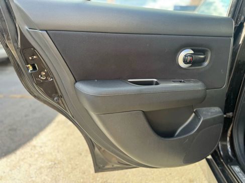 Used 2011 Nissan Versa SL w/ Premium Pkg image 9