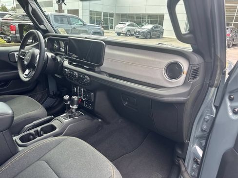 Used 2024 Jeep Wrangler Unlimited Sahara w/ Safety Group AWD/4WD image 21