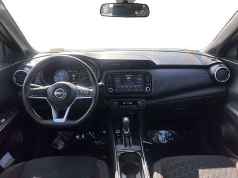 Used 2024 Nissan Kicks SR image 10