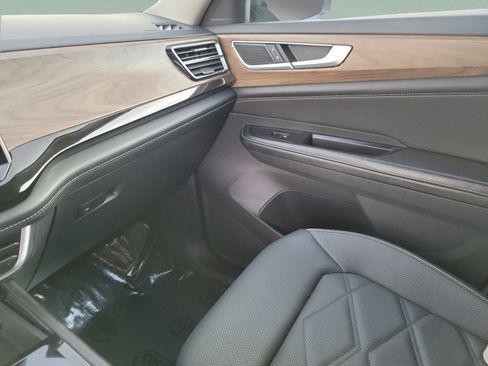 Used 2025 Volkswagen Atlas SE FWD image 21
