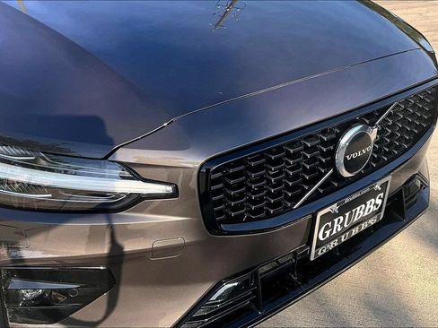 Used 2025 Volvo S60 B5 Core FWD image 39