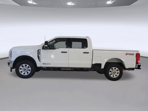 Used 2024 Ford F250 XLT w/ FX4 Off-Road Package AWD/4WD image 2