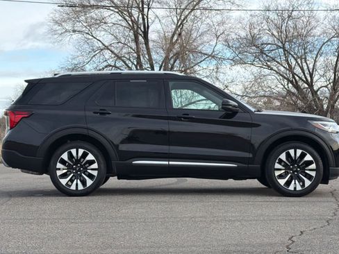 Certified 2025 Ford Explorer Platinum w/ LUX Leather Package image 8