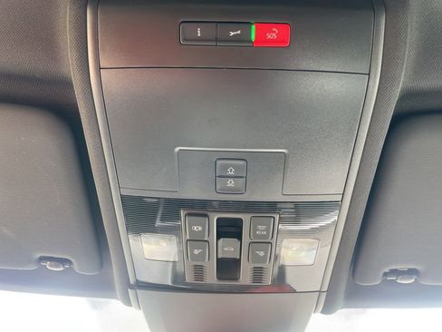 Used 2022 Volkswagen Atlas Cross Sport SEL R-Line AWD/4WD image 24