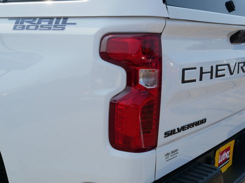 Used 2025 Chevrolet Silverado 1500 Custom Trail Boss w/ Turbomax Blackout Package AWD/4WD image 17