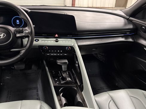 Used 2025 Hyundai Elantra Limited image 15