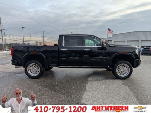 Used 2024 GMC Sierra 3500 Denali Ultimate image 2