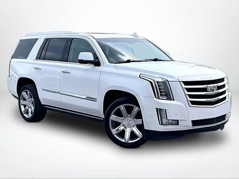 Used 2018 Cadillac Escalade Premium Luxury AWD/4WD image 13