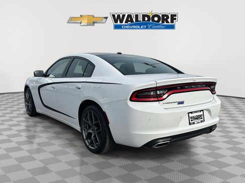 Used 2019 Dodge Charger SXT image 4