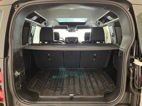 Used 2025 Land Rover Defender 110 X-Dynamic SE image 23