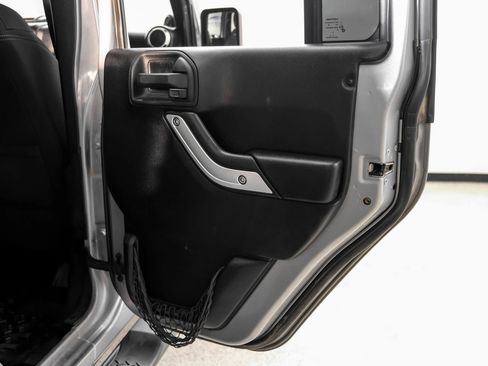 Used 2013 Jeep Wrangler Unlimited Sahara w/ Connectivity Group AWD/4WD image 43