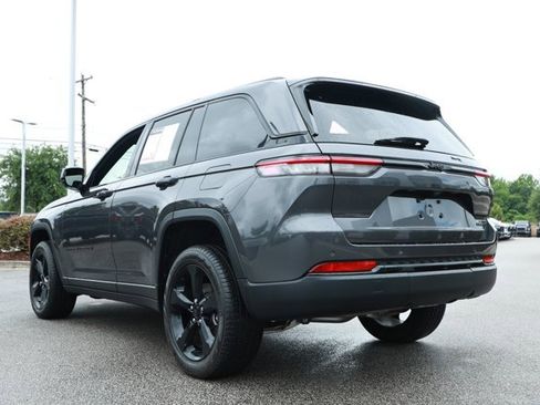 Used 2024 Jeep Grand Cherokee Limited w/ Black Appearance Package RWD image 8