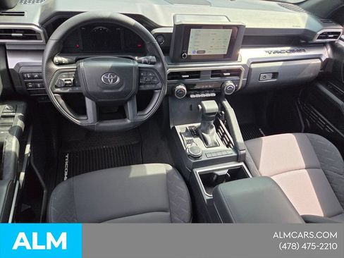 Used 2025 Toyota Tacoma SR5 AWD/4WD image 10