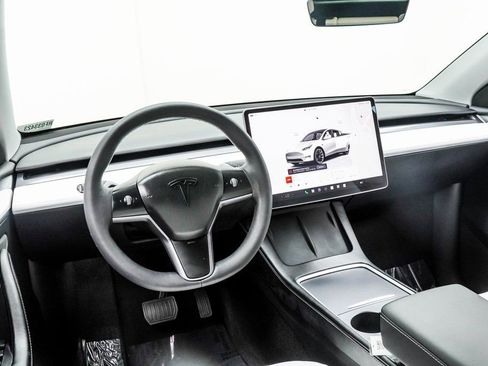 Used 2024 Tesla Model Y Long Range AWD/4WD image 5