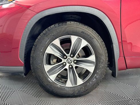 Used 2022 Toyota Highlander XLE image 35