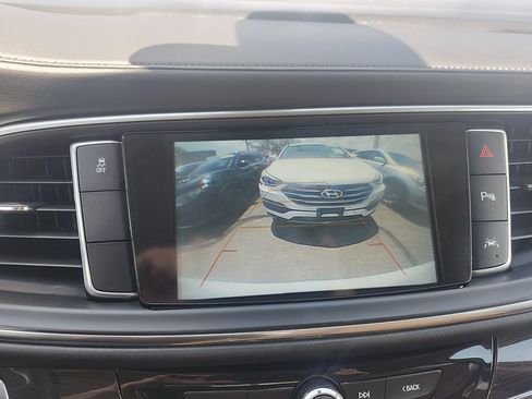 Used 2018 Buick Enclave Premium FWD image 27