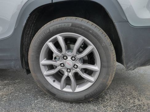 Used 2024 GMC Terrain SLT AWD/4WD image 9