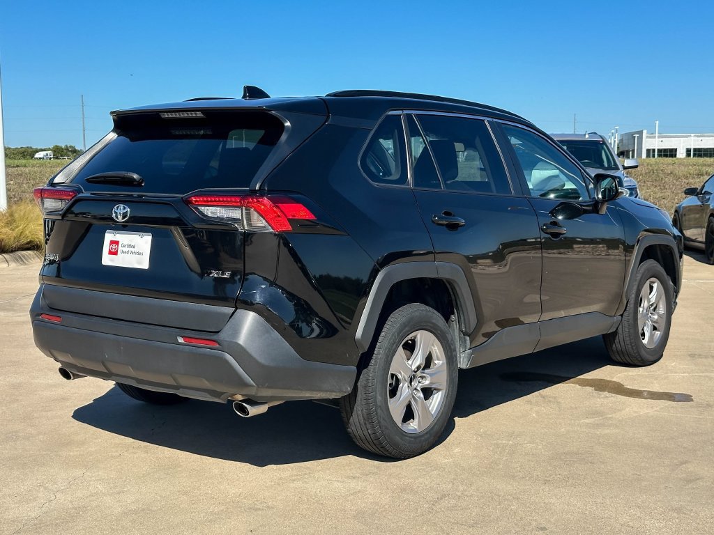 Used 2025 Toyota RAV4 XLE FWD image 3
