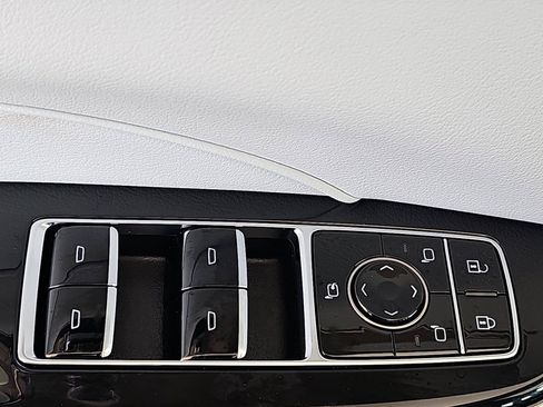Certified 2024 Cadillac Lyriq Luxury AWD/4WD image 26