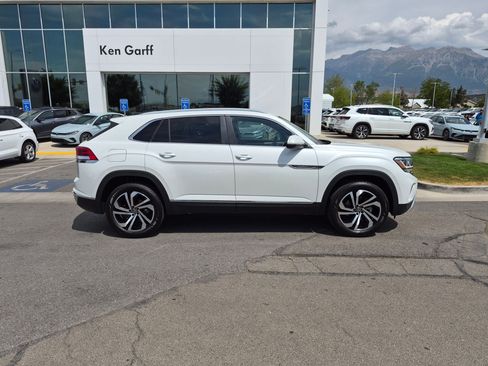 Used 2023 Volkswagen Atlas Cross Sport SEL AWD/4WD image 2
