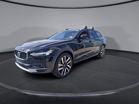 Certified 2024 Volvo V90 B6 Cross Country Plus w/ Protection Package Premier AWD/4WD image 4