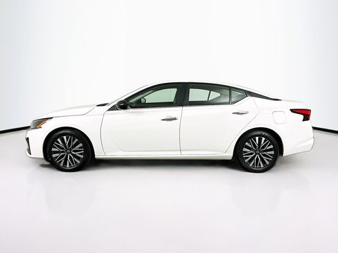 Used 2025 Nissan Altima 2.5 SV FWD image 4