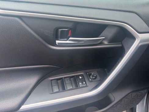 Used 2021 Toyota RAV4 XLE AWD/4WD image 13
