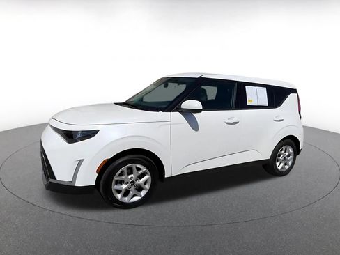 Used 2025 Kia Soul LX w/ LX Technology Package FWD image 8