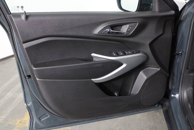 Used 2025 Chevrolet Trax LS w/ LS Convenience Package FWD image 18
