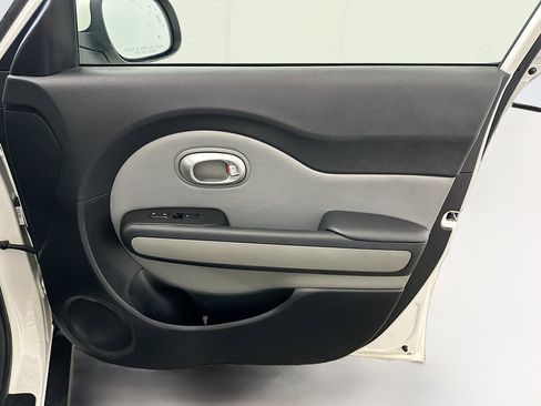 Used 2015 Kia Soul FWD image 31