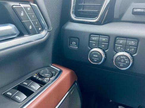 New 2026 GMC Sierra 2500 Denali Ultimate w/ Max Trailering Package image 16