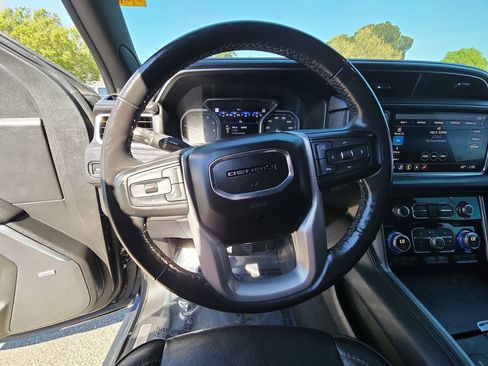 Used 2021 GMC Yukon Denali w/ Denali Premium Package image 11