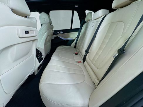 Used 2021 BMW X5 sDrive40i w/ Premium Package RWD image 32