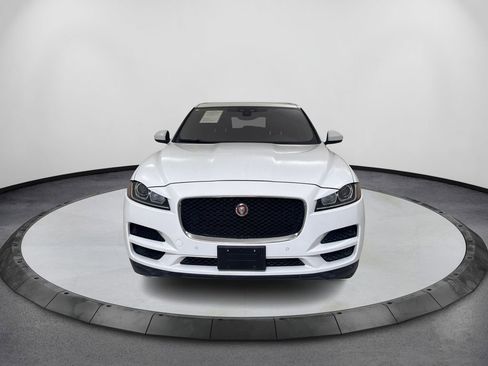Used 2020 Jaguar F-PACE Premium image 2