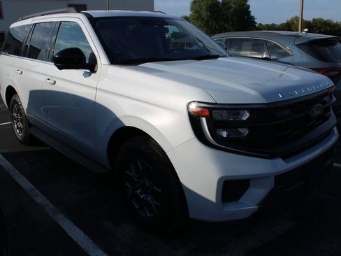 Certified 2025 Ford Expedition Active AWD/4WD image 3