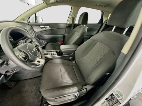 Used 2025 Kia Sportage LX FWD image 13