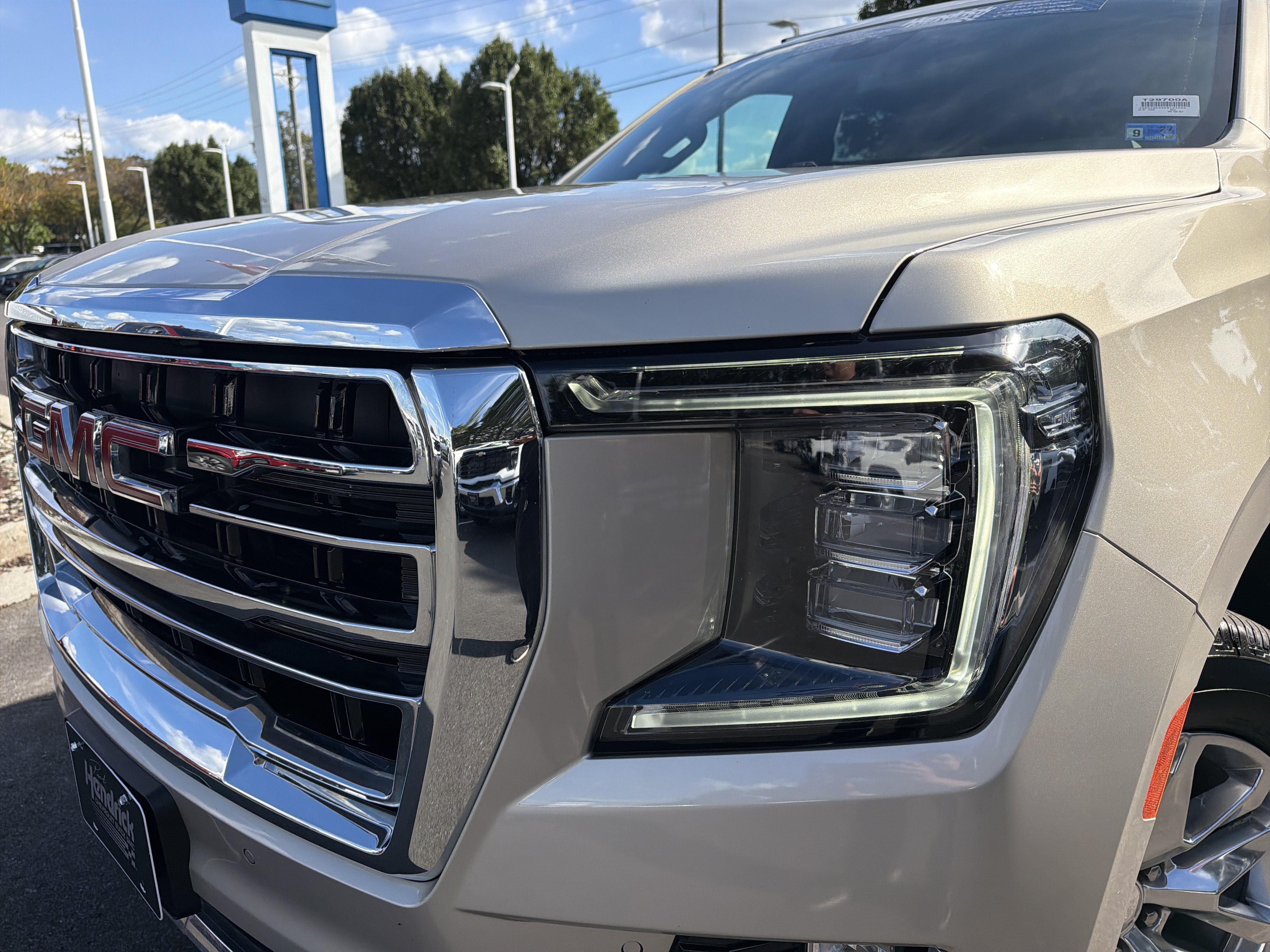 Used 2023 GMC Yukon SLT AWD/4WD image 5