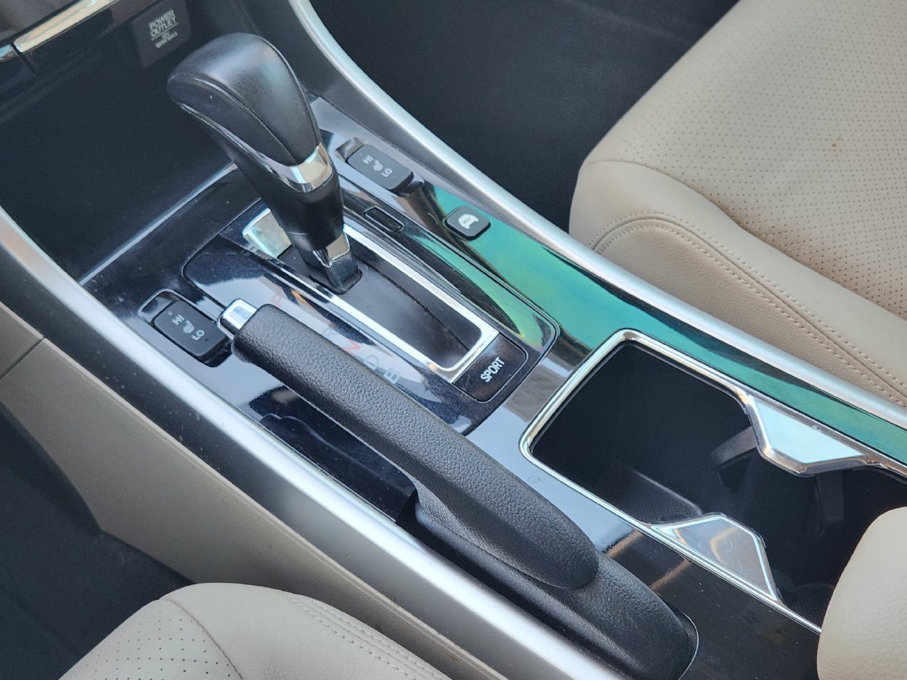 Used 2017 Honda Accord EX-L image 19