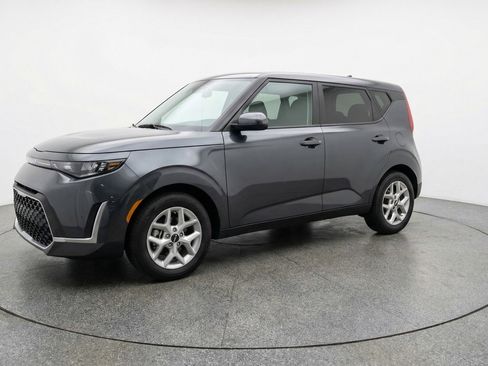 Used 2025 Kia Soul LX w/ LX Technology Package image 3