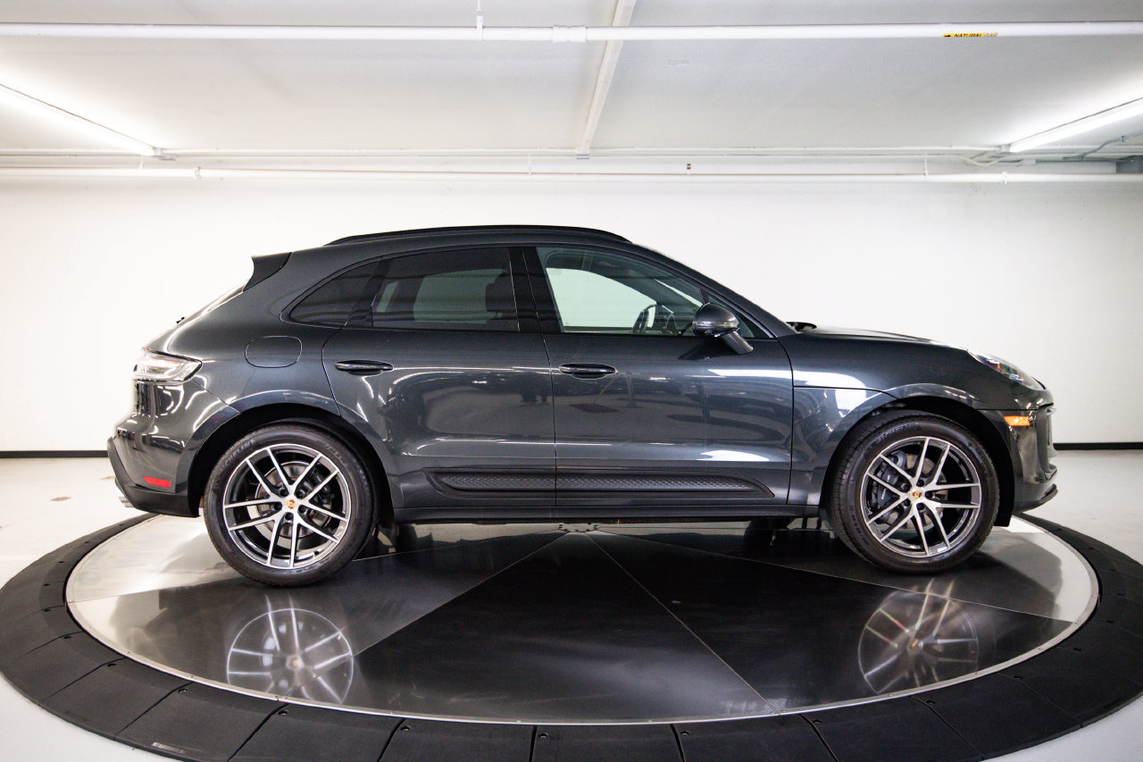 Certified 2024 Porsche Macan AWD/4WD image 8