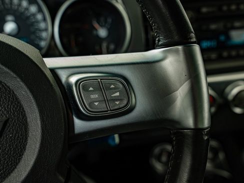 Used 2004 Chevrolet SSR w/ Preferred Equipment Group image 26