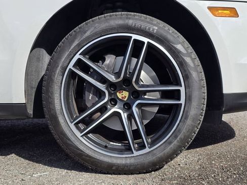 Used 2021 Porsche Macan Base image 12