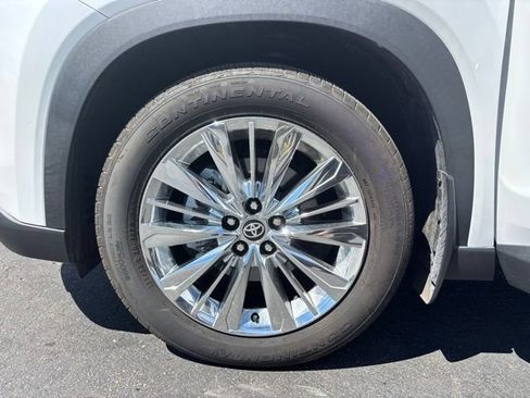Used 2025 Toyota Grand Highlander AWD image 10