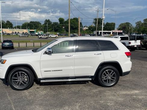 Used 2017 Jeep Grand Cherokee Limited w/ Mopar Chrome Edition Group AWD/4WD image 2