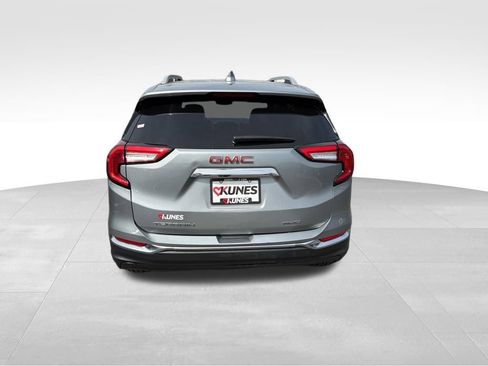 Used 2024 GMC Terrain SLT AWD/4WD image 8