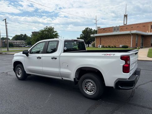 Used 2021 Chevrolet Silverado 1500 W/T AWD/4WD image 4