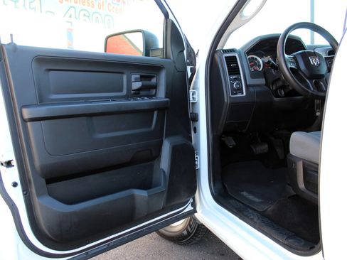 Used 2017 RAM 1500 Express RWD image 9